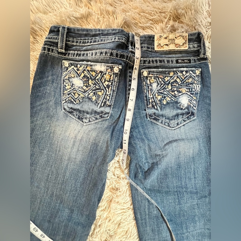 Miss Me Distressed ZigZag Waves Capris - Picture 12 of 14